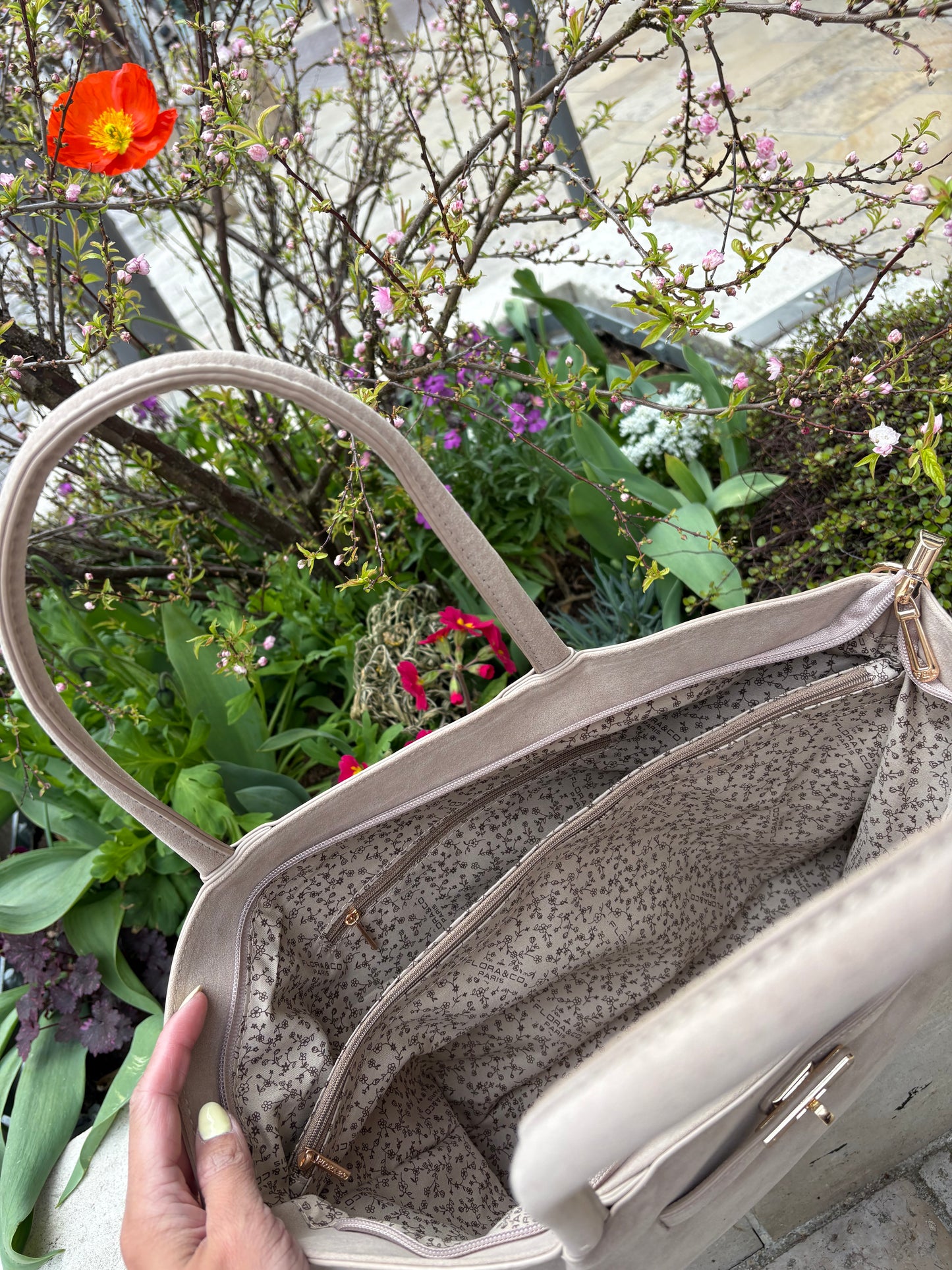 Le Cabas Suédine Chic Beige Tessa | Flora & Co Paris