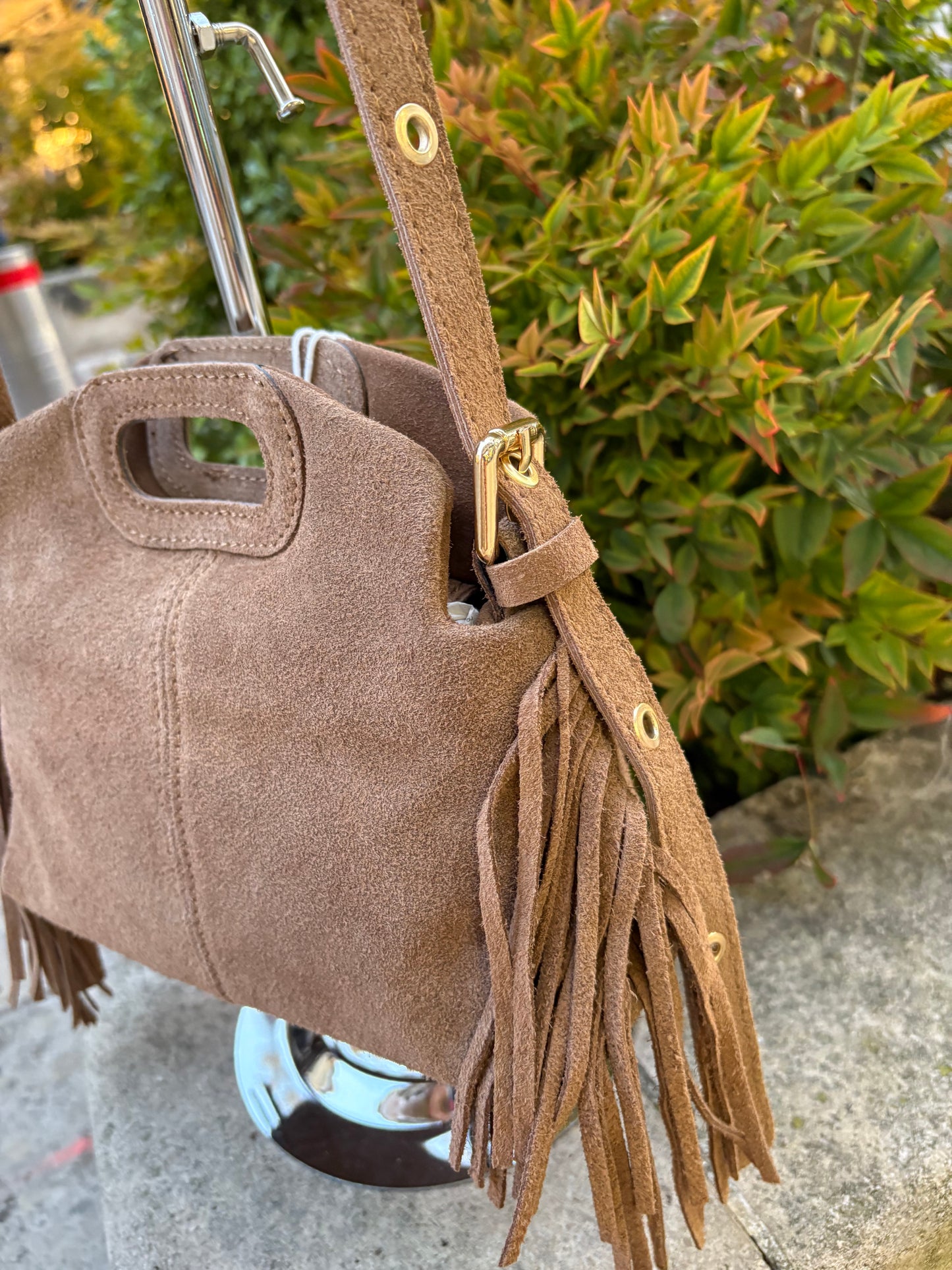 Mini sac bandoulière cuir daim à Franges Taupe Lou